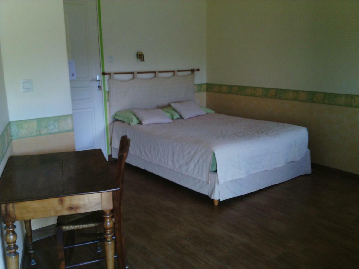 La Roche Bed & Breakfast Saint-Etienne-en-Cogles Bagian luar foto