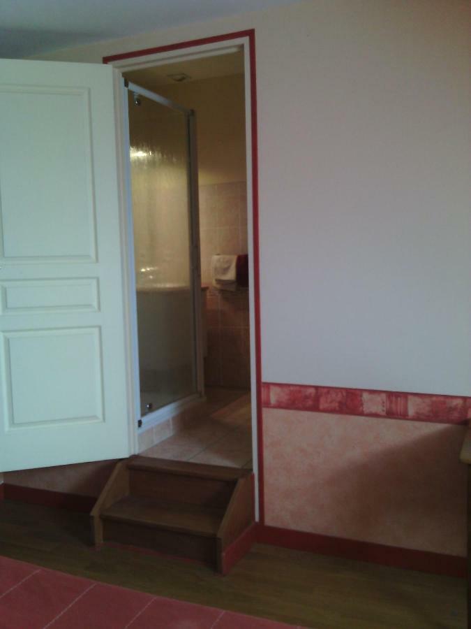 La Roche Bed & Breakfast Saint-Etienne-en-Cogles Bagian luar foto