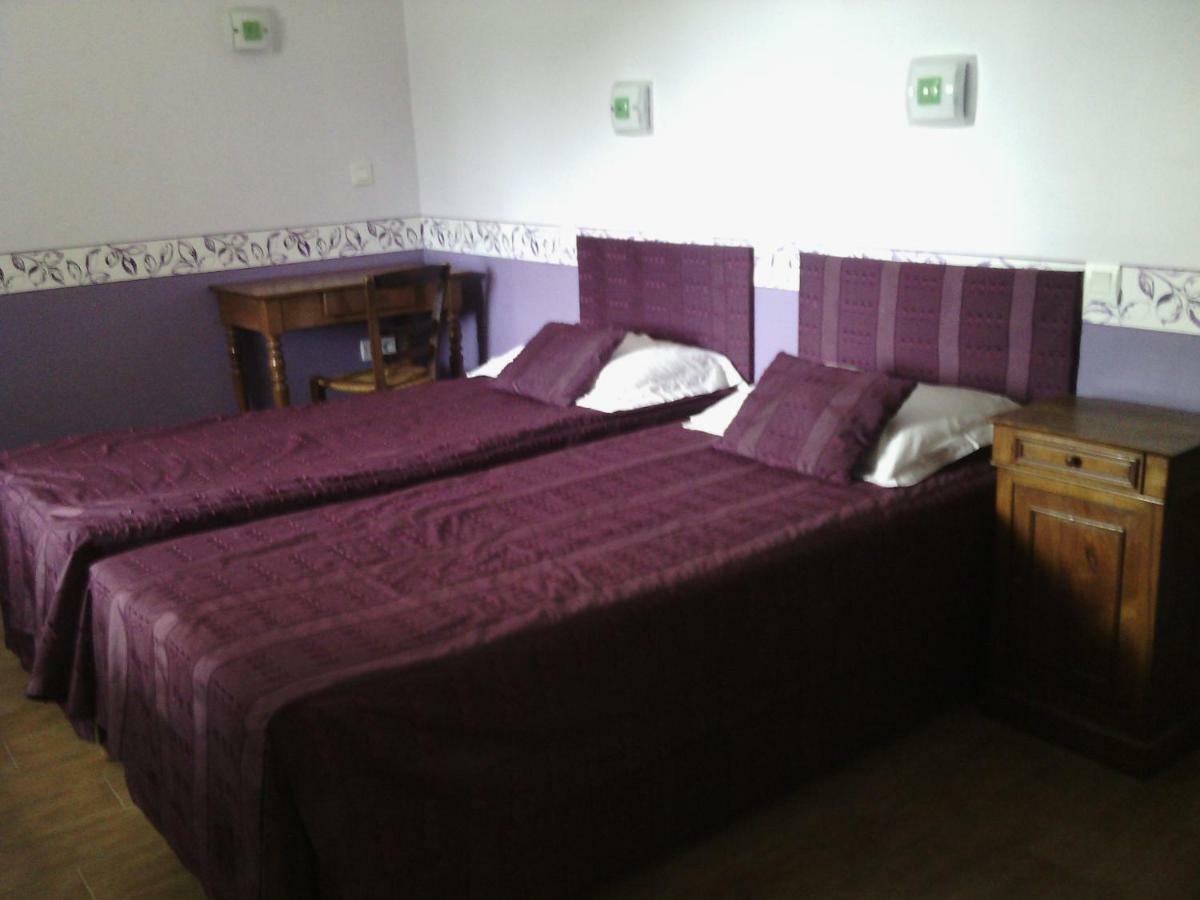 La Roche Bed & Breakfast Saint-Etienne-en-Cogles Bagian luar foto