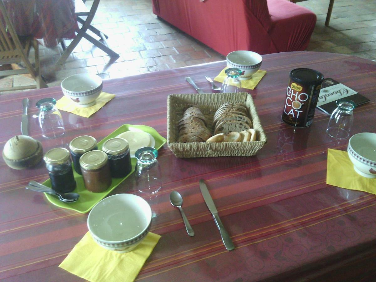 La Roche Bed & Breakfast Saint-Etienne-en-Cogles Bagian luar foto