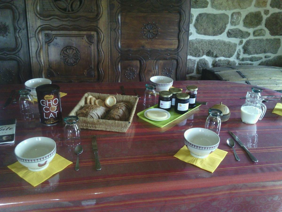 La Roche Bed & Breakfast Saint-Etienne-en-Cogles Bagian luar foto