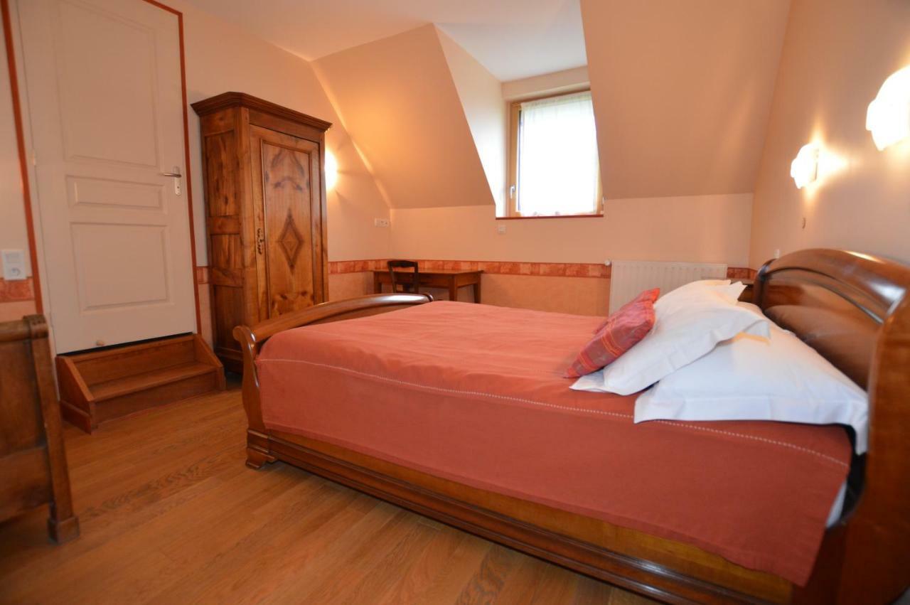 La Roche Bed & Breakfast Saint-Etienne-en-Cogles Bagian luar foto