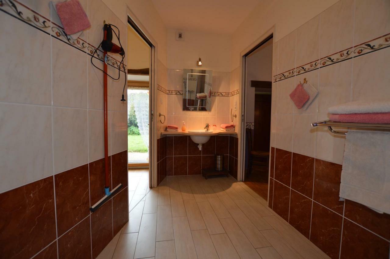 La Roche Bed & Breakfast Saint-Etienne-en-Cogles Bagian luar foto
