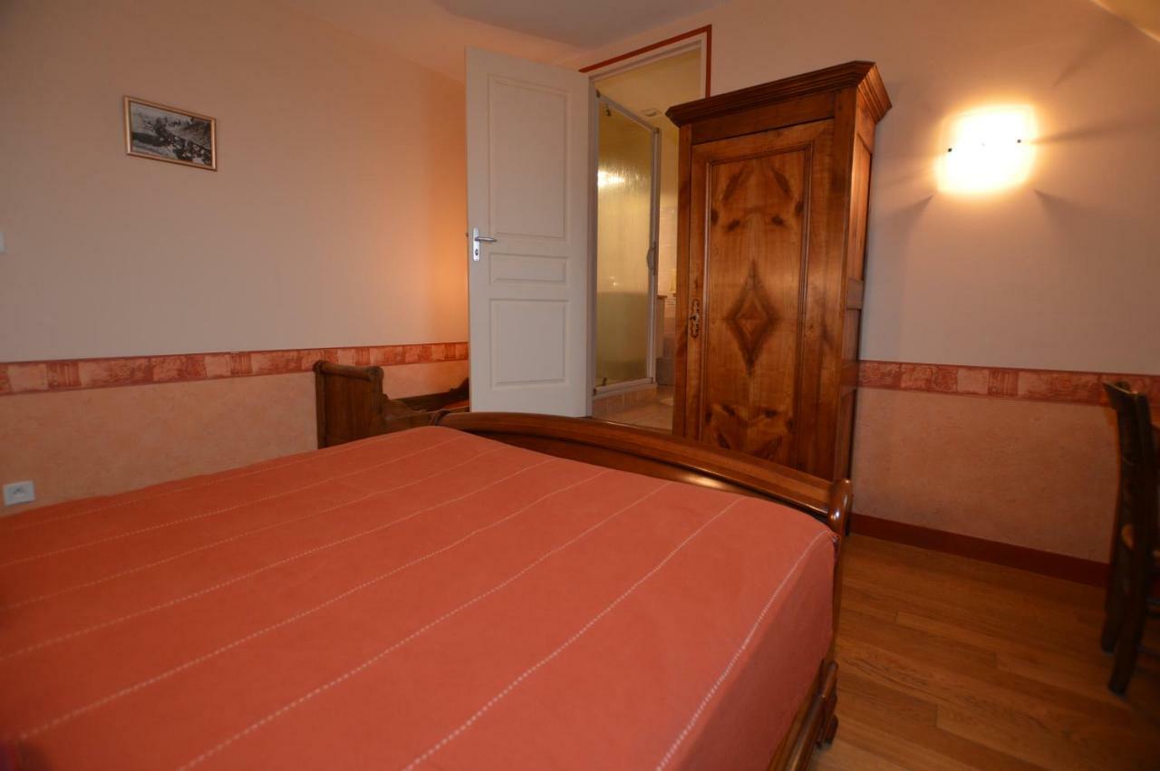 La Roche Bed & Breakfast Saint-Etienne-en-Cogles Bagian luar foto
