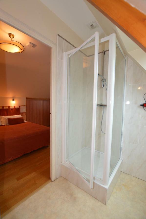 La Roche Bed & Breakfast Saint-Etienne-en-Cogles Bagian luar foto